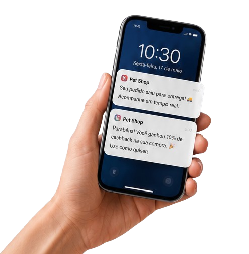Mão segurando um celular exibindo notificações push da loja
